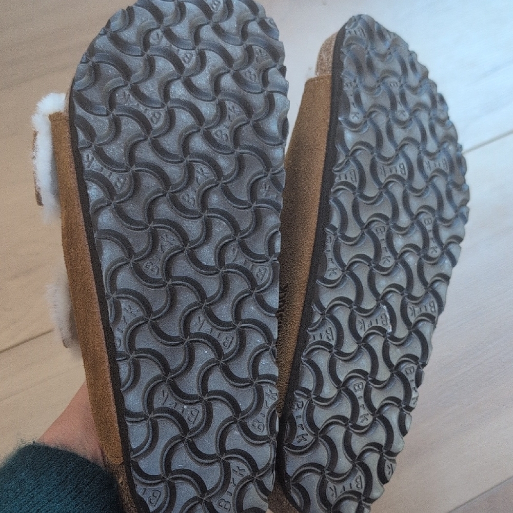 Birkenstock Tan Shearling Sandals - Picture 5 of 5